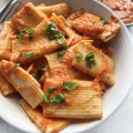 The Ultimate Guide to Making a Delicious Roasted Garlic and Tomato Pasta Sauce
